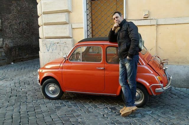coche fiat 500 que ver en el centro de roma