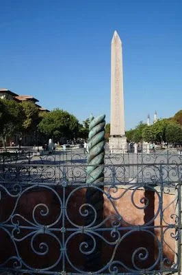 Columna de las Serpientes, Columna Serpentina, Trípode de Delfos,Trípode de Platea