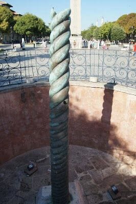 Columna de las Serpientes, Columna Serpentina, Trípode de Delfos,Trípode de Platea