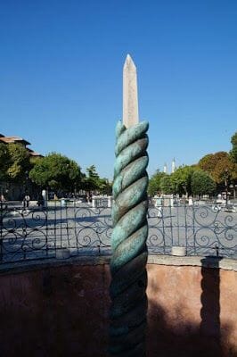 Columna de las Serpientes, Columna Serpentina, Trípode de Delfos,Trípode de Platea