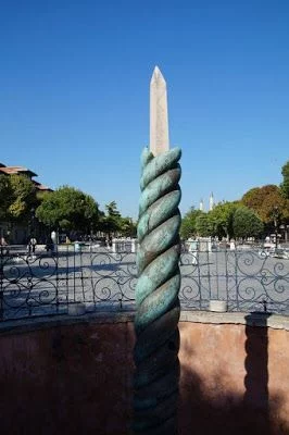 Columna de las Serpientes, Columna Serpentina, Trípode de Delfos,Trípode de Platea