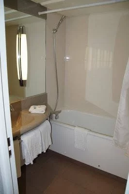 HOTEL VILLA BELLAGIO AMBOISE, baño