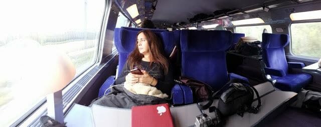 mirando por la ventana del tren castillos del Loira en tren