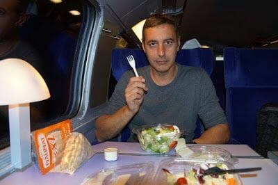 comer en el tren interrail, interrail castillos loira, sncf, trenes francia