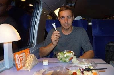 comer en el tren interrail, interrail castillos loira, sncf, trenes francia
