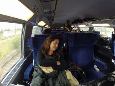 durmiendo en el tren interrail, interrail castillos loira, sncf, trenes francia