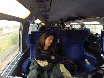 durmiendo en el tren interrail, interrail castillos loira, sncf, trenes francia
