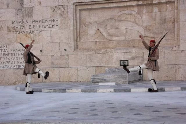 Cambio de guardia - Qué ver en Atenas en un día en parada de crucero