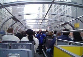 bus turistico cubierta de lluvia bus city sight nueva york, bus turístico, bus turístico Nueva York, autobús turístico de New York