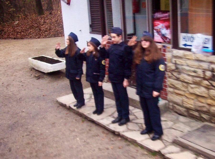saludo militar niños