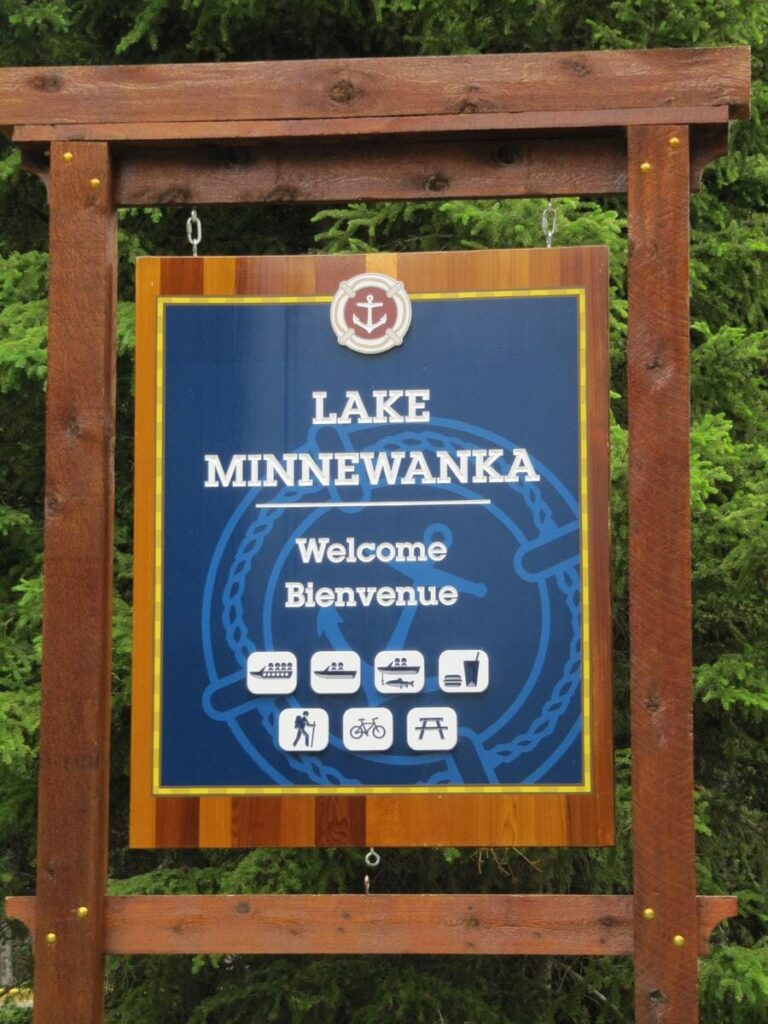 lake minnewanka