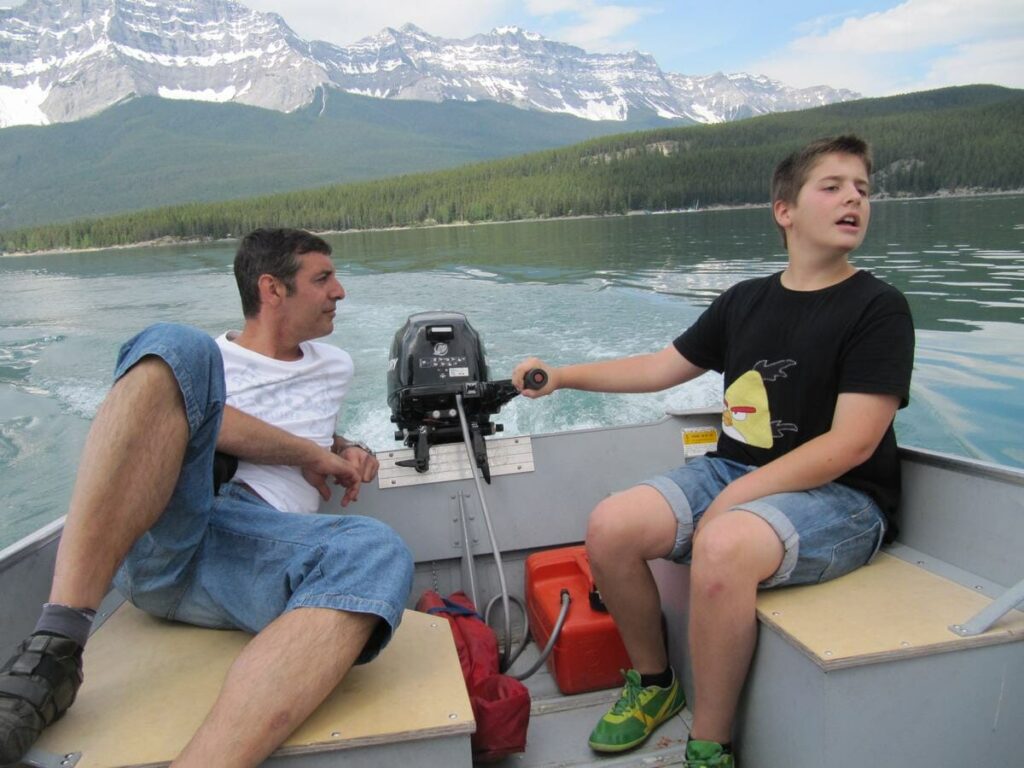 lago Minnewanka en barco