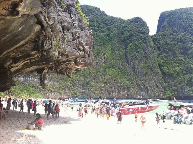Maya beach concurrida