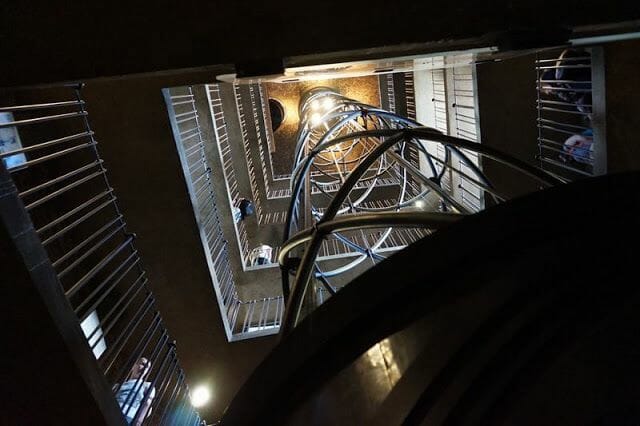 ascensor torre del ayuntamiento de praga