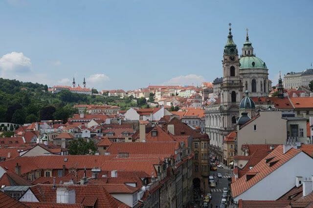 vistas del monasterio de Strahov desde Torre del Puente de Malá Strana