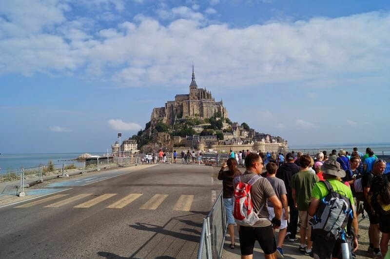 mont saint Michel buses