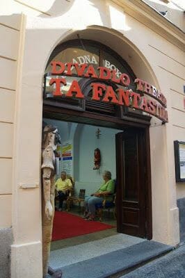 Entrada al Teatro negro Praga