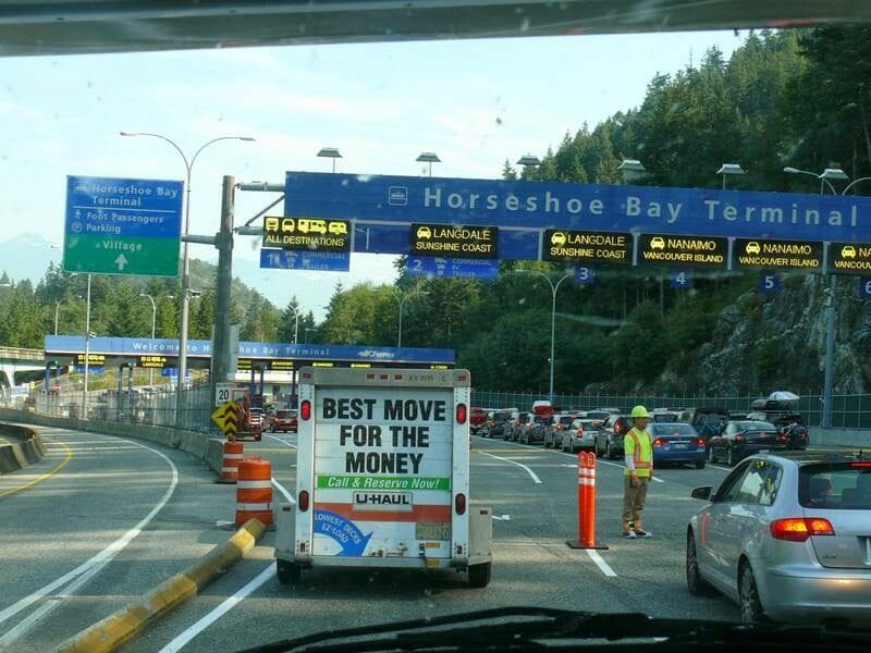 colas para cruzar en ferry a isla Victoria desde Vancouver