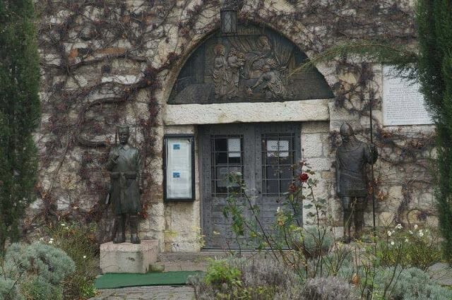 IGLESIA RUZICA Qué ver en el parque de Kalemegdan