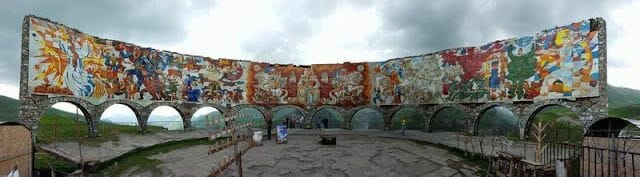 MONUMENTO DE LA AMISTAD ENTRE GEORGIA Y RUSIA