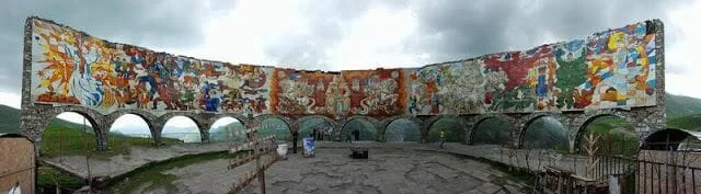 MONUMENTO DE LA AMISTAD ENTRE GEORGIA Y RUSIA