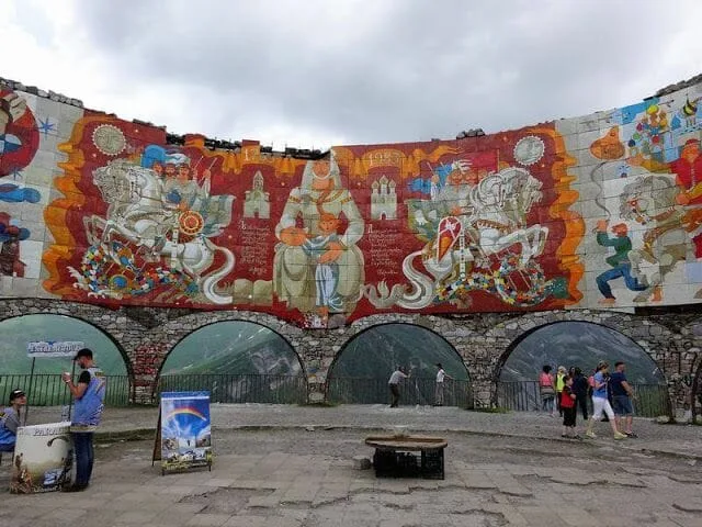MONUMENTO DE LA AMISTAD ENTRE GEORGIA Y RUSIA