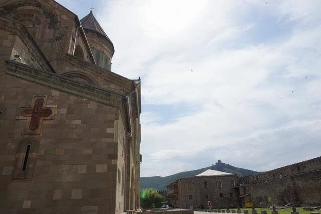 Monasterio Jvari desde la catedral de Svetitskhoveli