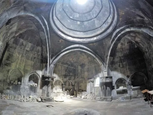 monasterio de SANAHIN interior