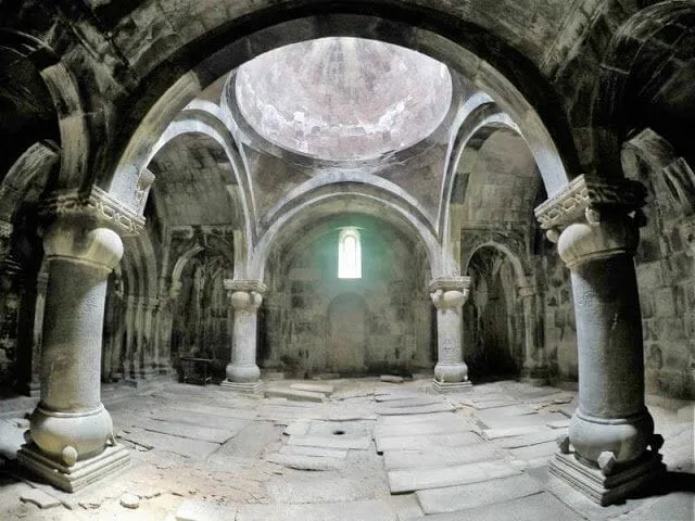 interior monasterio de HAGHPAT