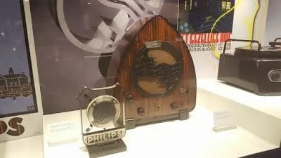 Exposiciones de radios y televisiones antiguos de Philips