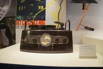 Exposiciones de radios y televisiones antiguos de Philips