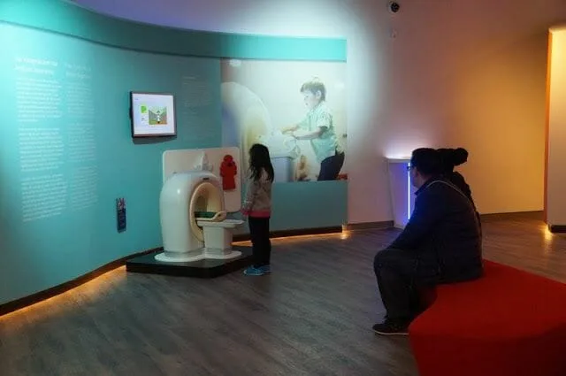 salas con exposiciones multimedias e interactivas museo philips eindhoven
