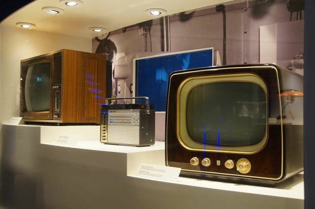 Exposiciones de radios y televisiones antiguos de Philips