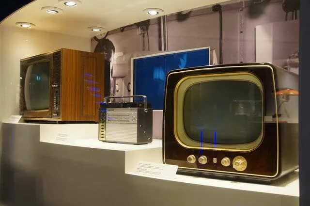 Exposiciones de radios y televisiones antiguos de Philips