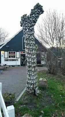 zuecos en marken fin del tour de Zaanse Schans Edam Volendam y Marken