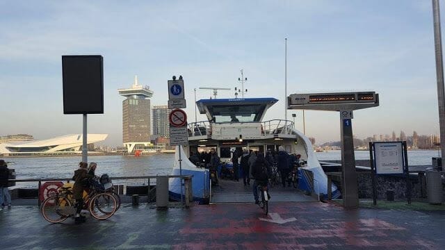 ferry desde estacion central a torre Adam amsterdam