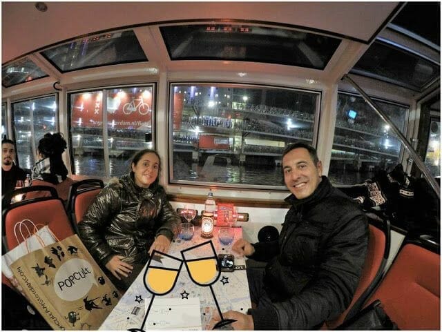 cenar paseando por los canales de Ámsterdam
