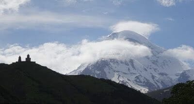 viaje a Georgia y Armenia viendo el Kazbek
