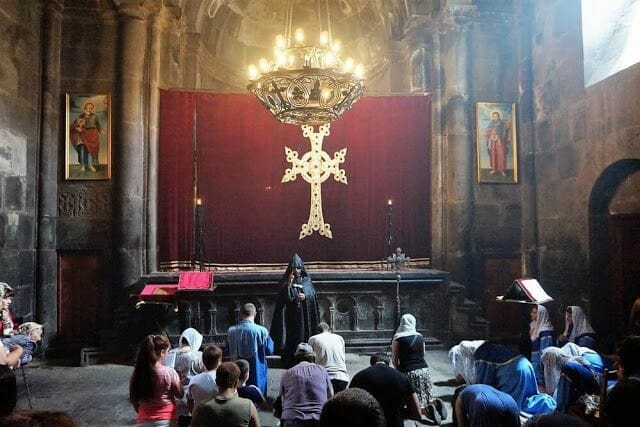 monje monasterio geghard