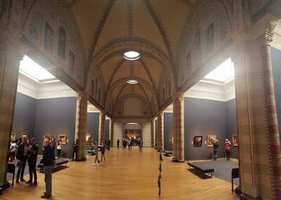 Galería de Honores con la sala de la Ronda al fondo