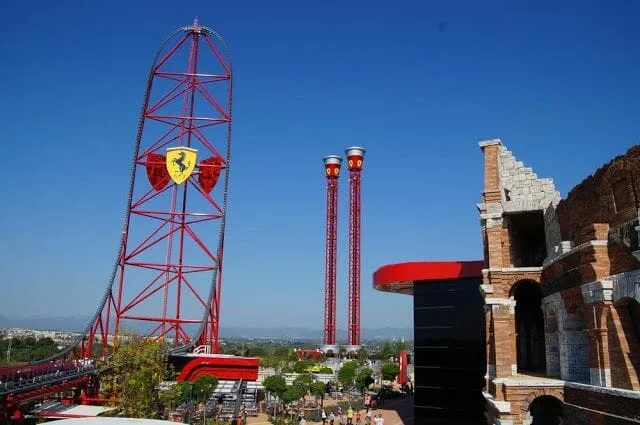 red force y thrills towers en ferrari land