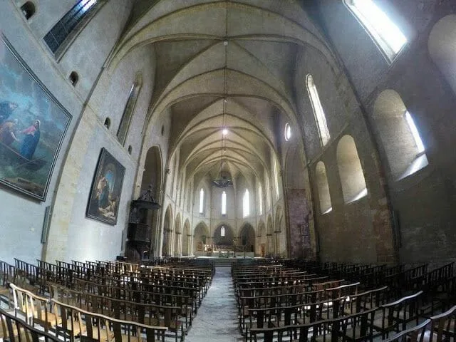 Iglesia de San Volusien interior