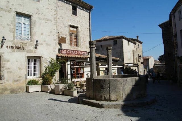 Pozo grande y el pozo pequeño de Carcasona