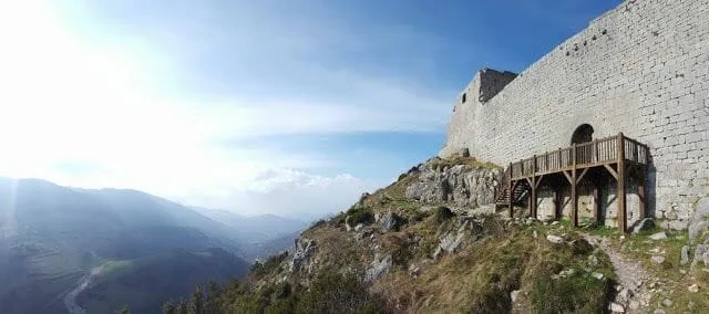 castillo de Montsegur puerta acceso
