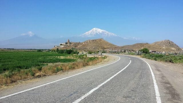 monasterio de Khor Virap con el Ararats detrás