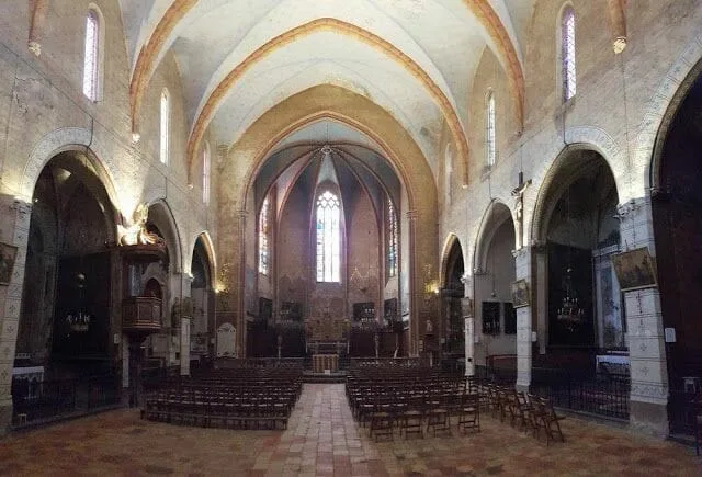 nave de La iglesia de San Miguel de Lagrasse