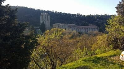  abadia cátaros desde el bosque