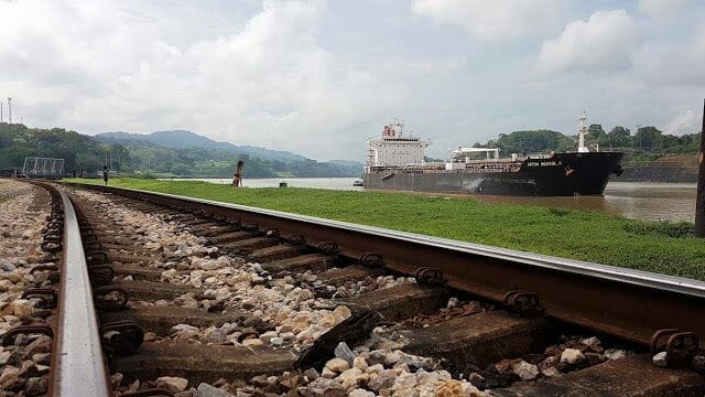 barco por canal de Panamá