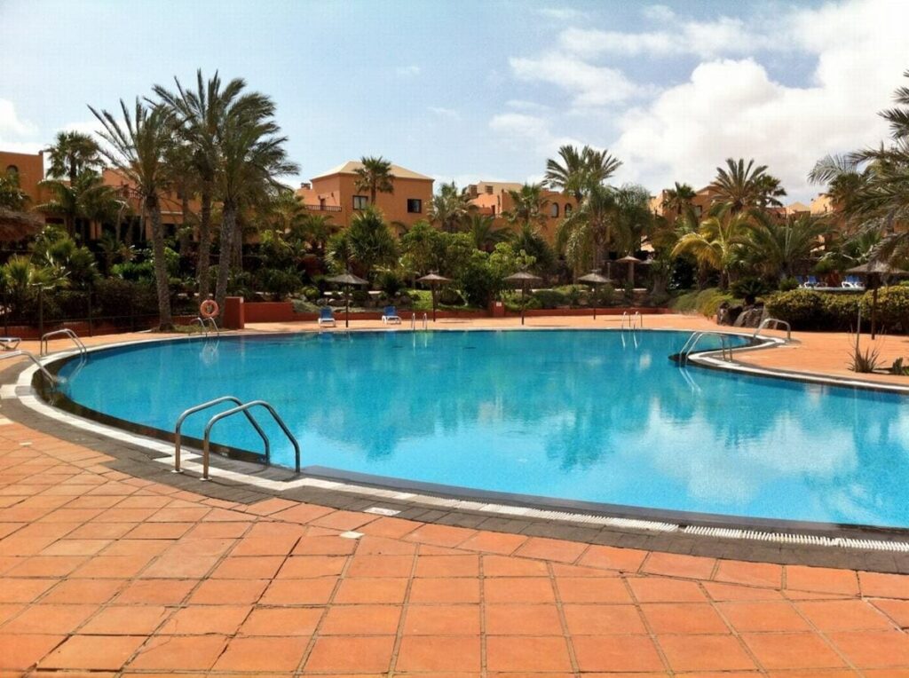 oasis tamarindo, fuerteventura, piscinas