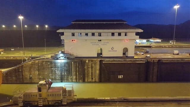 Visitar el canal de Panamá de noche